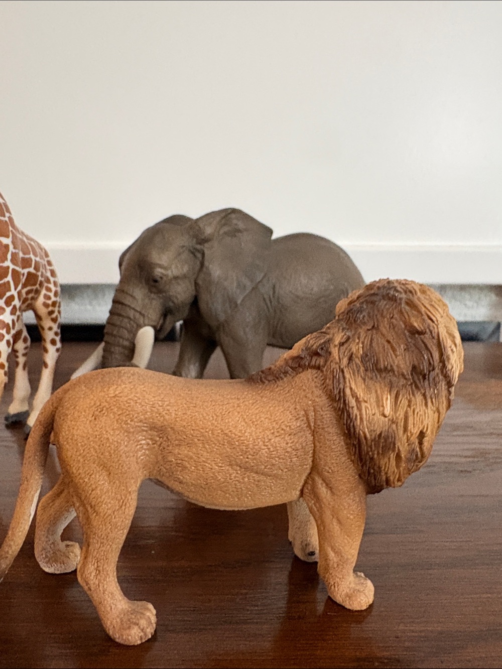 SCHLEICH Safari Animal Figures Elephants, Lion, Giraffe, Zebra - Picture 3 of 15